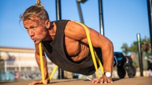 Các bài tập ngực với dây kháng lực band pushup