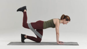 các bài tập với dây kháng lực cho nữ donkey kick