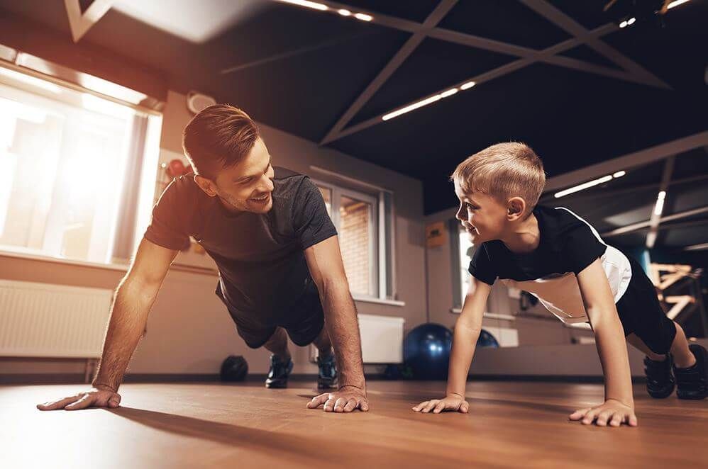 tập gym tại nhờ chỉ với quần đùi thể thao